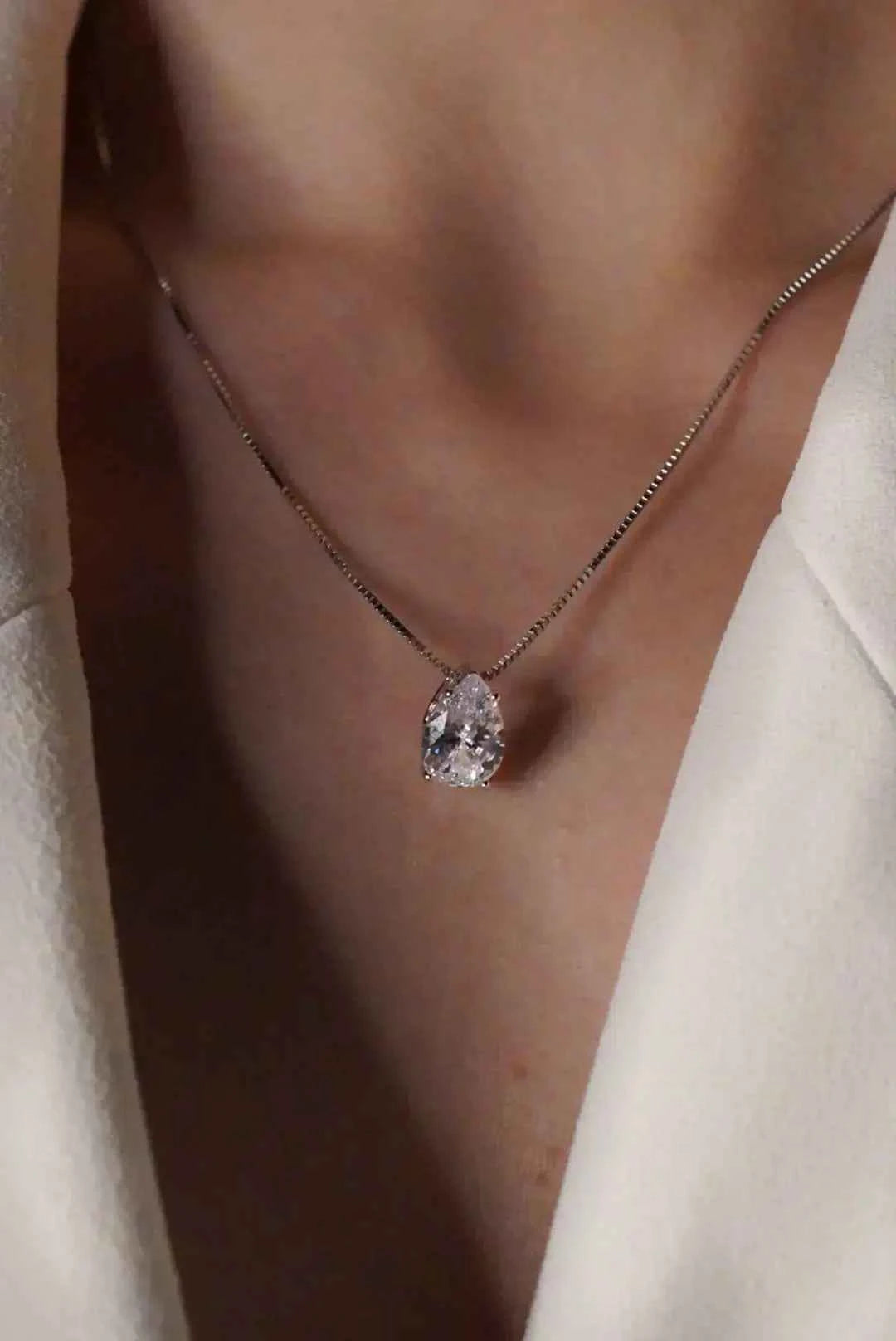 Lumière Teardrop Necklace