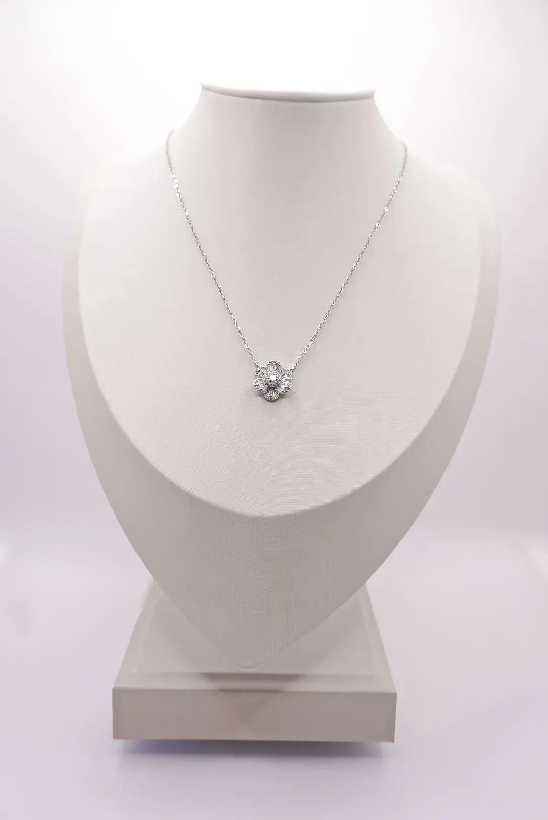 Kew Glow Flower Necklace